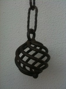 Kloster 5.7. anhaenger Gloeckchen