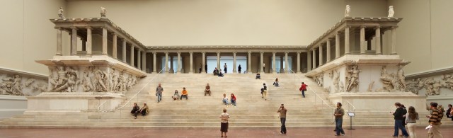 berlin_-_pergamonmuseum_-_altar_01