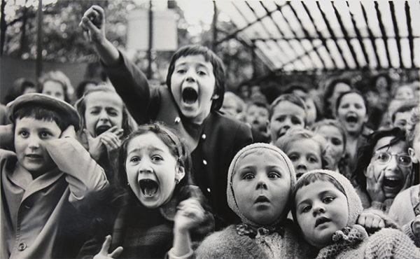 alfred-eisenstaedt-1963-kinder-im-puppentheater