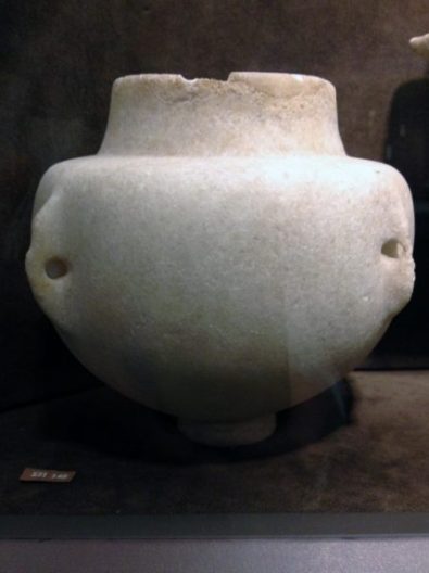 Marmor-Behälter, die Griffe fehlen